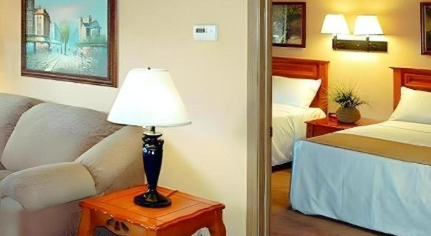 Hotel Nellis At Main Gate 2*